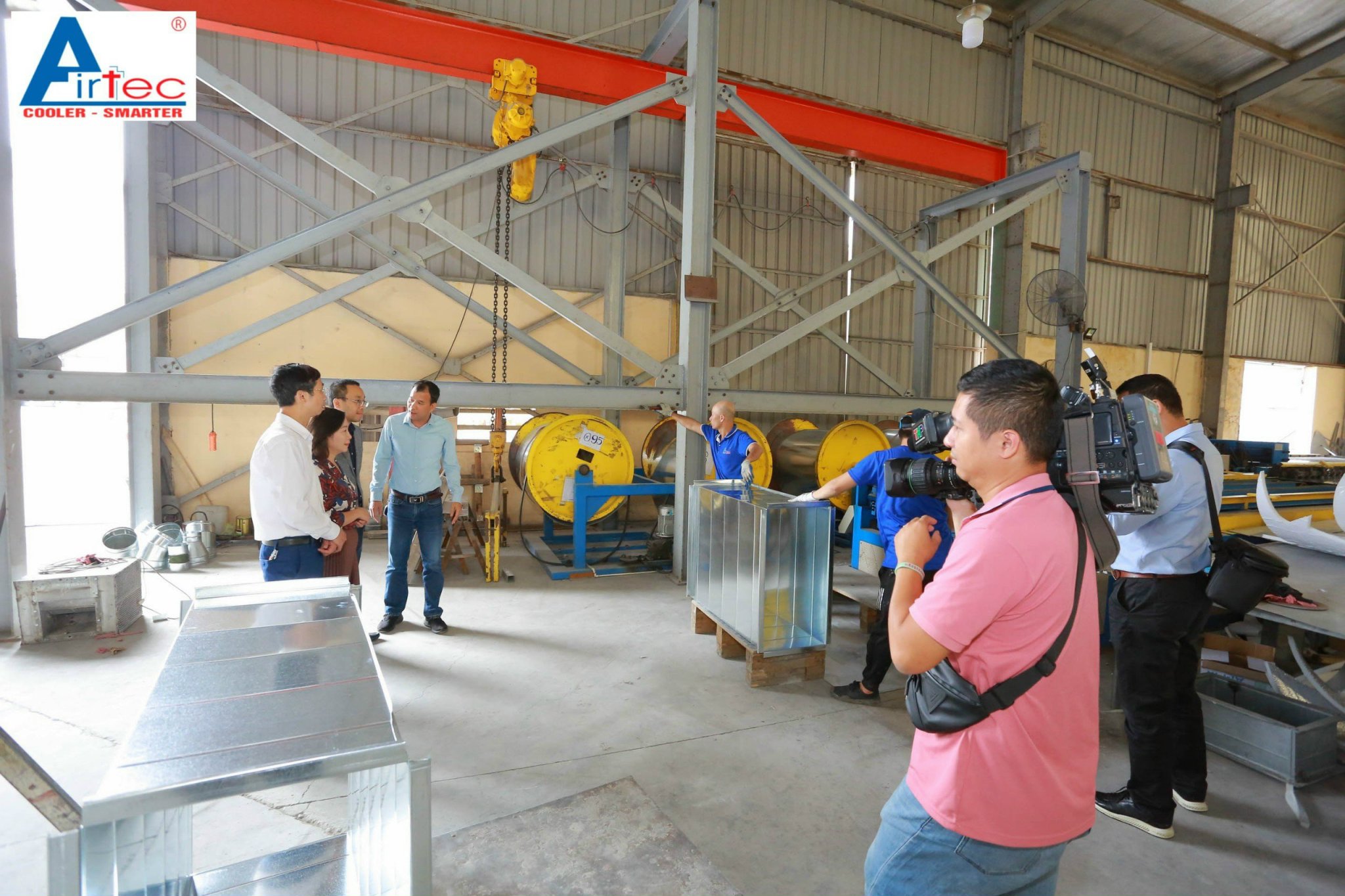 Hội Hữu Nghị Việt Nam Trung Quốc thăm nhà máy sản xuất