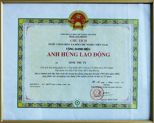 Bằng khen Anh hùng lao động 2009