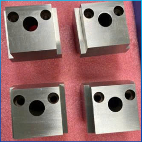 Linh kiện khuôn - Khuôn ép Nhựa - Công Ty Cổ Phần Công Nghệ Khuôn Nhật