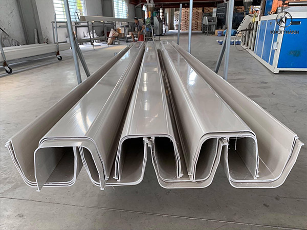 Máng xối nhựa PVC - Tôn Nhựa, Ngói Nhựa Khởi Thành - Công Ty TNHH Sản Xuất Tôn Nhựa Khởi Thành