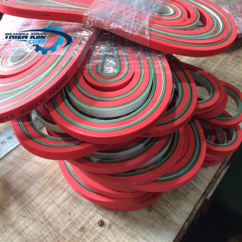 Băng tải PVC xanh dán cao su đỏ