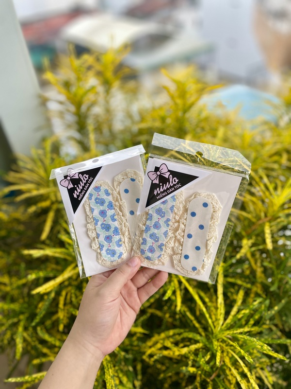 Dán tóc con ren hoa nhỏ