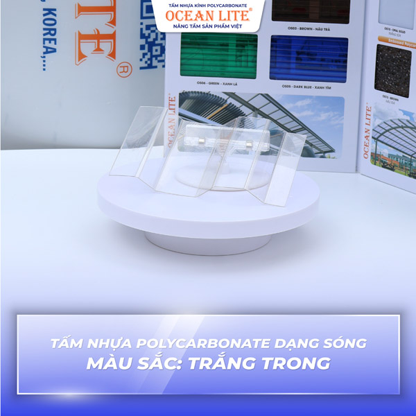 Tấm nhựa Polycarbonate dạng sóng - Màu sắc: Trắng trong