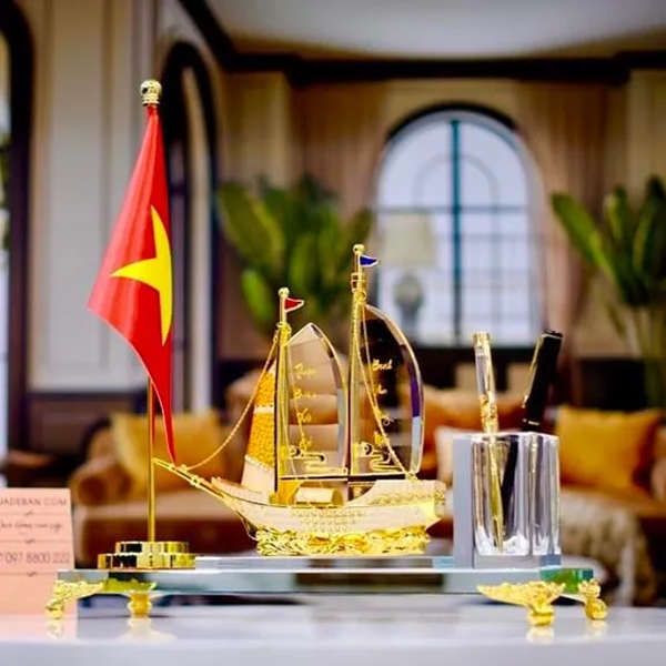 Để bàn pha lê mạ vàng 24K - Quà Tặng An Thảo - Công Ty TNHH Đầu Tư Và Thương Mại An Thảo Việt Nam