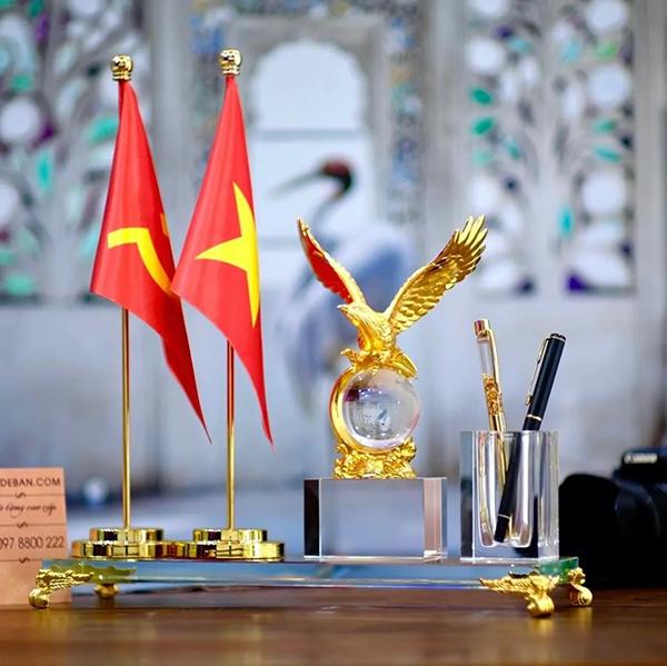 Để bàn pha lê mạ vàng 24K - Quà Tặng An Thảo - Công Ty TNHH Đầu Tư Và Thương Mại An Thảo Việt Nam