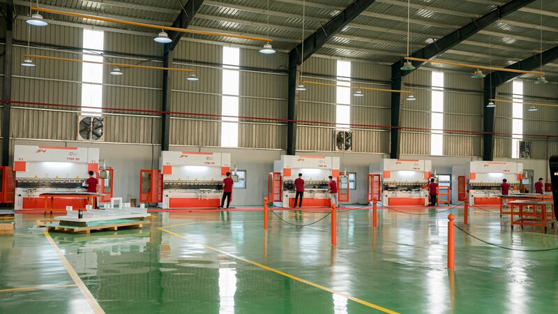 Hình ảnh nhà máy - Cửa Thép Vân Gỗ Trường Phát - Công Ty CP Cửa Thép Trường Phát