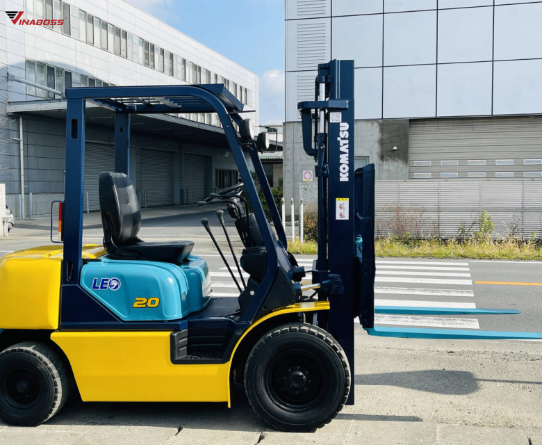 Xe nâng Komatsu FD20C - Chi Nhánh Công Ty TNHH Xe Nâng VINABOSS