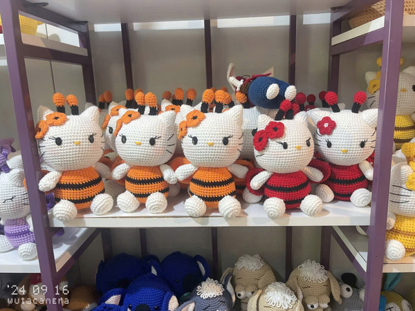 Hello Kitty len thủ công
