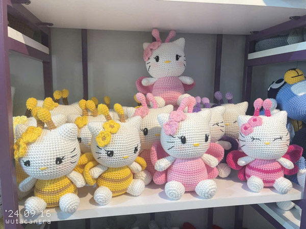 Hello Kitty len thủ công