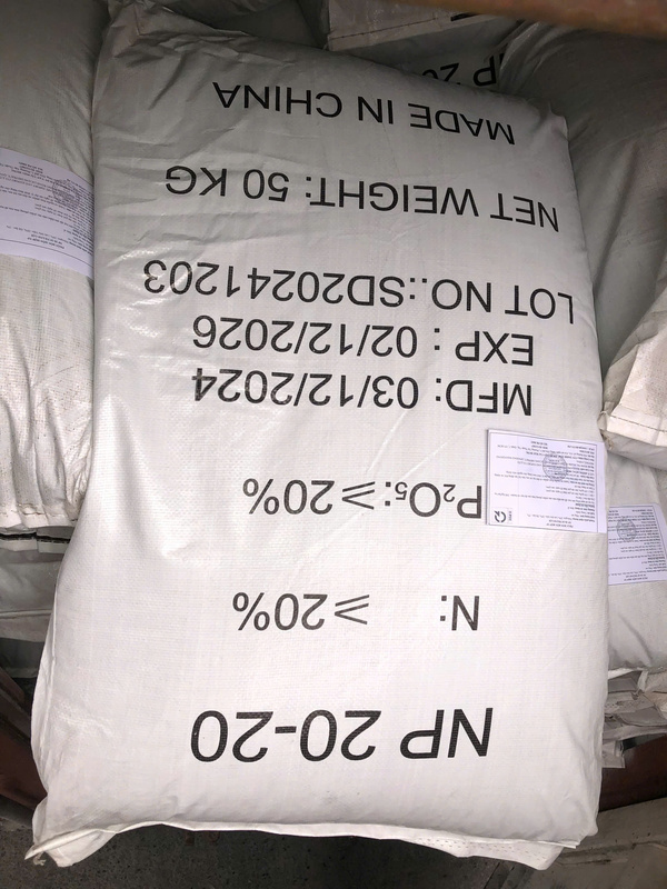 Phân bón NP 20-20 (màu đen và màu xanh lá) - Phân Bón Mậu Hưng - Công Ty TNHH Xuất Nhập Khẩu Thương Mại Dịch Vụ Vận Tải Mậu Hưng