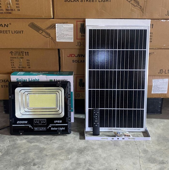 Đèn pha năng lượng mặt trời 200w Solar Light NT-SF200