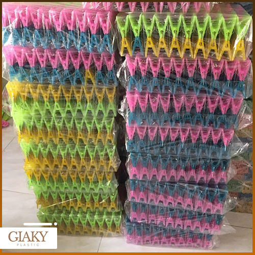 Gia công kẹp nhựa