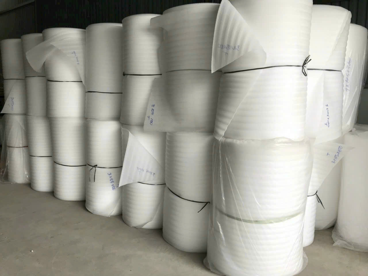 Màng PE foam - Vật Liệu Đóng Gói VN - Công Ty TNHH Xuất Nhập Khẩu Gỗ Xẻ VN