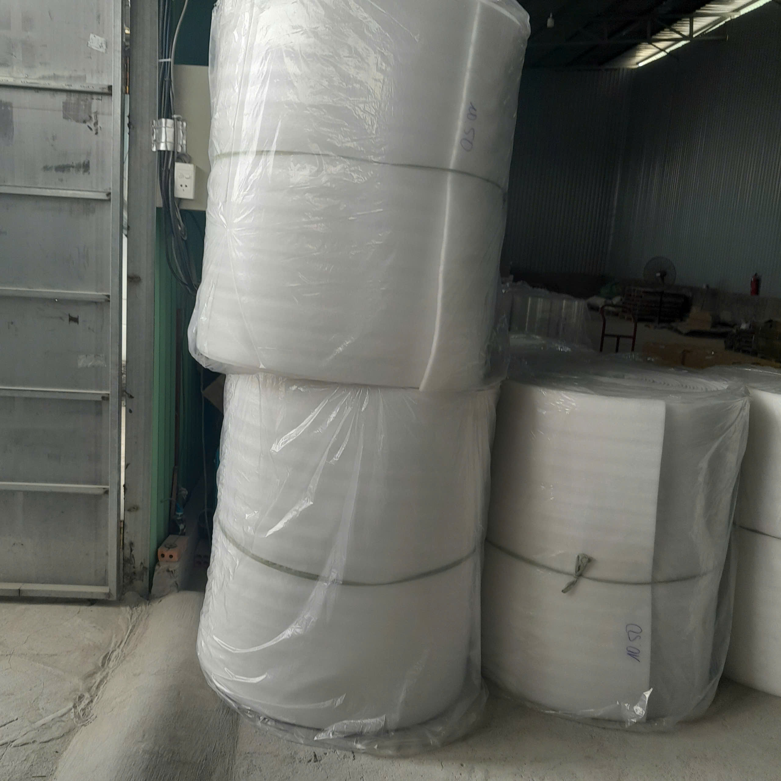 Màng PE foam - Vật Liệu Đóng Gói VN - Công Ty TNHH Xuất Nhập Khẩu Gỗ Xẻ VN