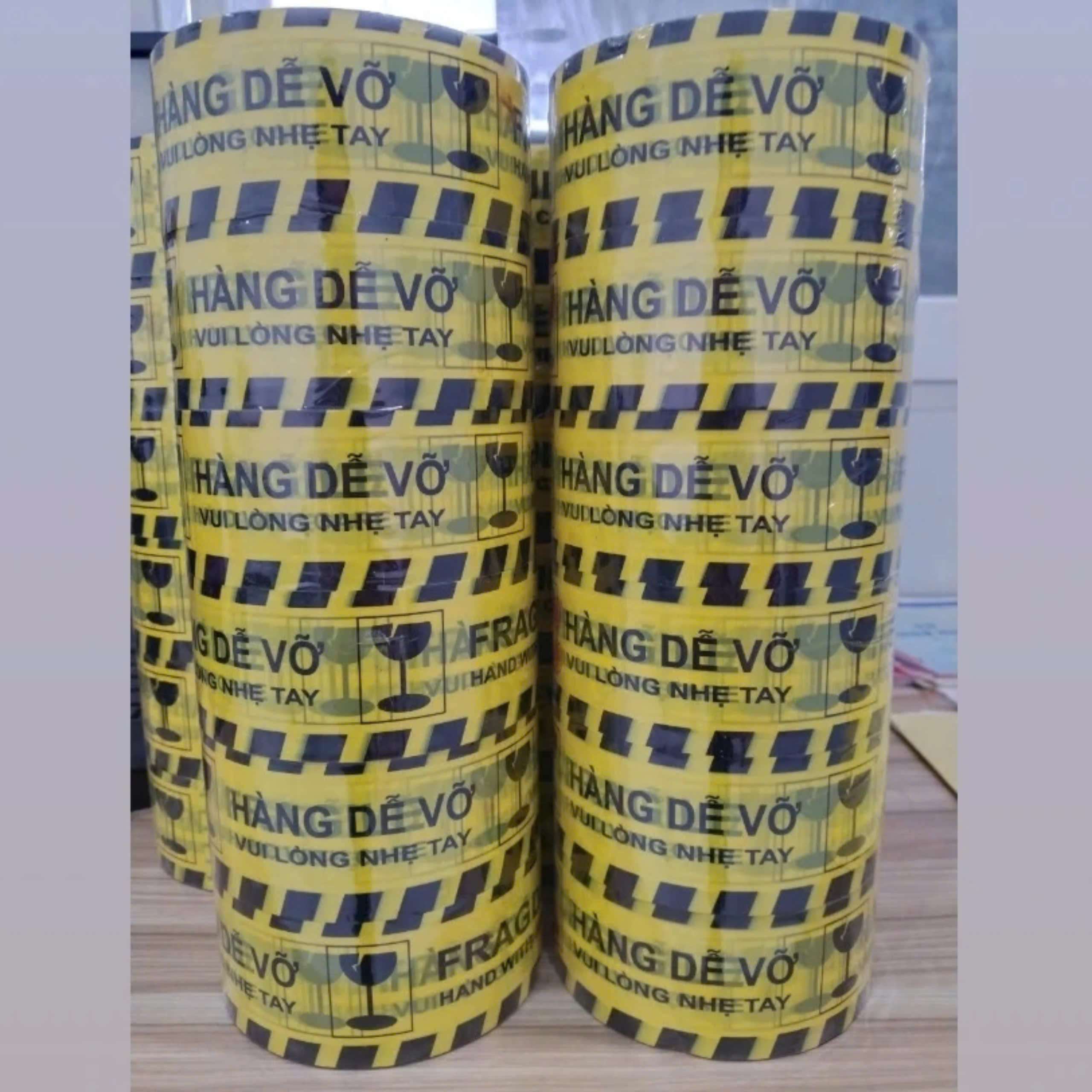 Băng keo hàng dễ vỡ - Vật Liệu Đóng Gói VN - Công Ty TNHH Xuất Nhập Khẩu Gỗ Xẻ VN
