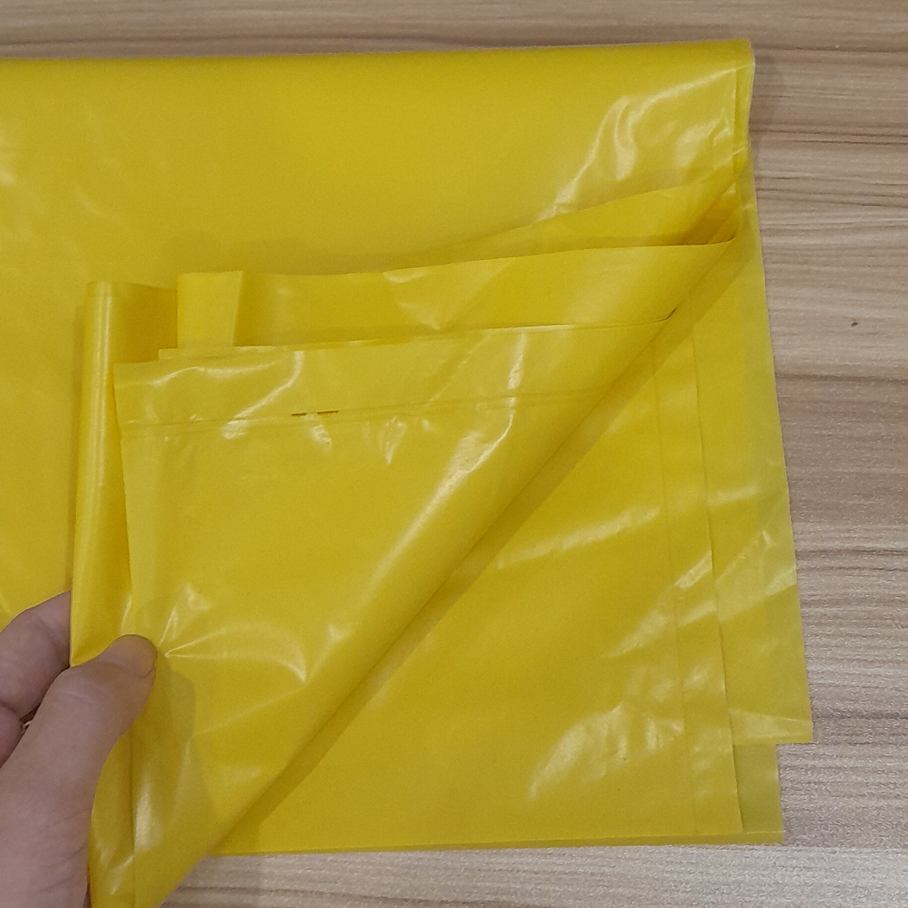 Túi rác màu - Vật Liệu Đóng Gói VN - Công Ty TNHH Xuất Nhập Khẩu Gỗ Xẻ VN