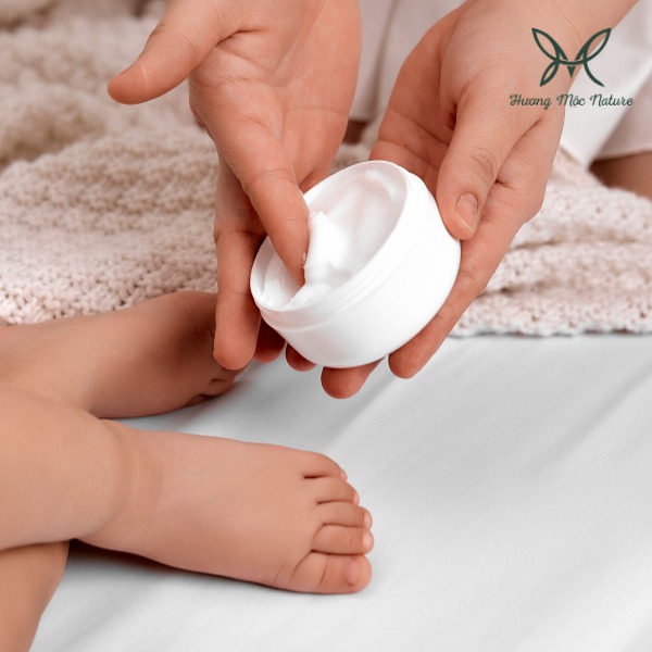 Gia công kem nẻ cho em bé - Hóa Mỹ Phẩm Hương Mộc - Công Ty Cổ Phần Hóa Mỹ Phẩm Hương Mộc