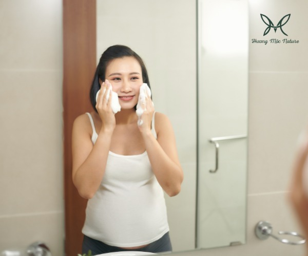 Gia công sữa rửa mặt cho bà bầu - Hóa Mỹ Phẩm Hương Mộc - Công Ty Cổ Phần Hóa Mỹ Phẩm Hương Mộc
