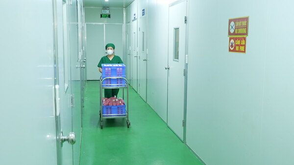 Hành lang nhà máy - Hóa Mỹ Phẩm Hương Mộc - Công Ty Cổ Phần Hóa Mỹ Phẩm Hương Mộc