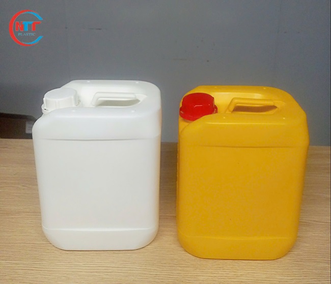 Can nhựa HDPE đựng hóa chất 5 lít - Bao Bì Nhựa Thuận Thành - Công Ty Cổ Phần Sản Xuất Nhựa Thuận Thành