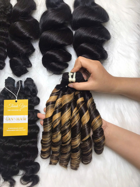 Tóc nối Weft xoăn Bouncy