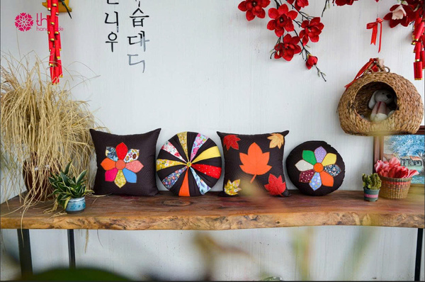 Gối tựa sofa (gối decor) - Công Ty TNHH Sản Xuất Thương Mại Và Dịch Vụ Hồng Quang Trần