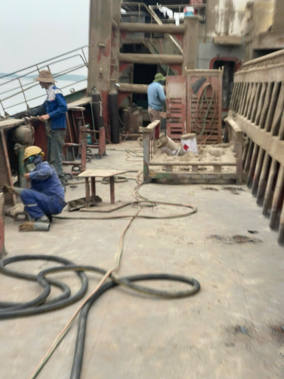 Sửa chữa ự cố tời lái, puly cẩu, trục chân vịt, bánh lái