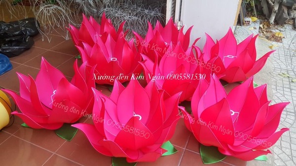 Đèn hoa sen lụa Hội An