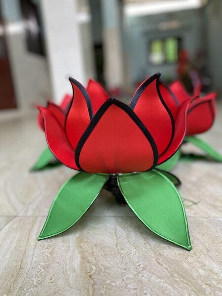 Đèn lồng hoa sen viền đen