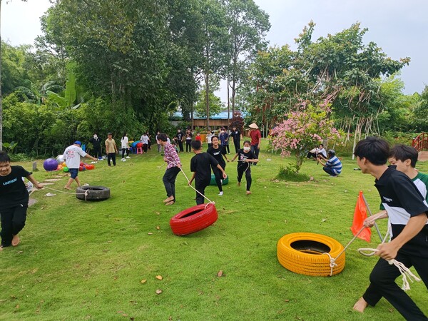 Vui chơi tại làng hoa