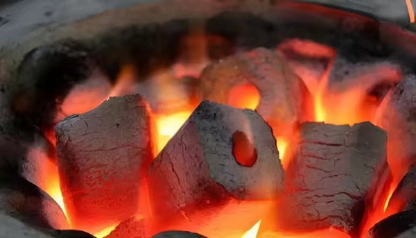Than vuông BBQ