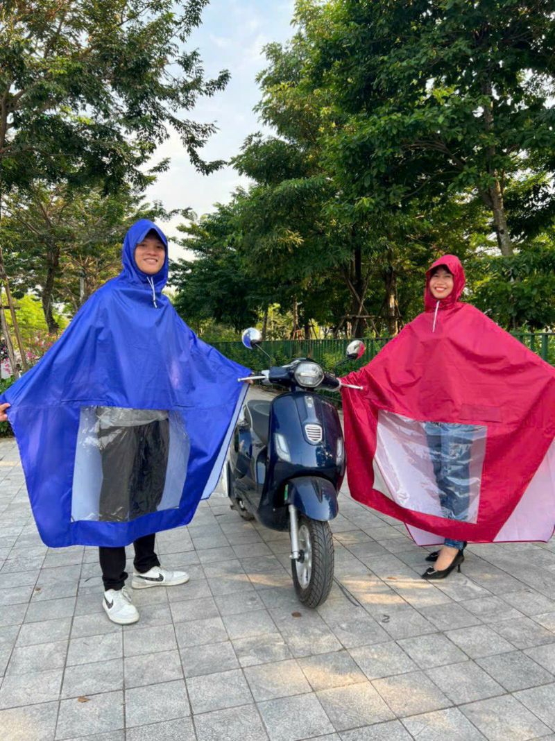 Áo mưa cánh dơi