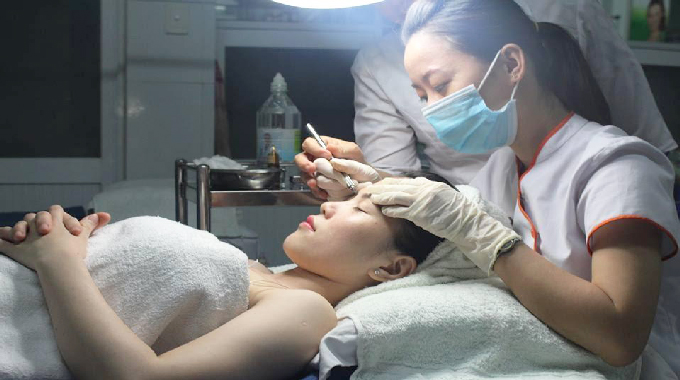 Phun chỉnh sửa chân mày - Spa Ngọc Trinh