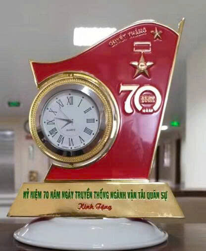 Biểu trưng để bàn đúc đồng