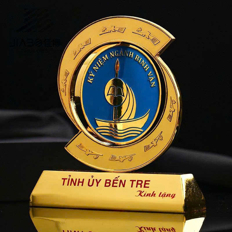 Biểu trưng để bàn đúc đồng