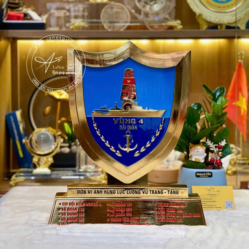 Biểu trưng mạ vàng