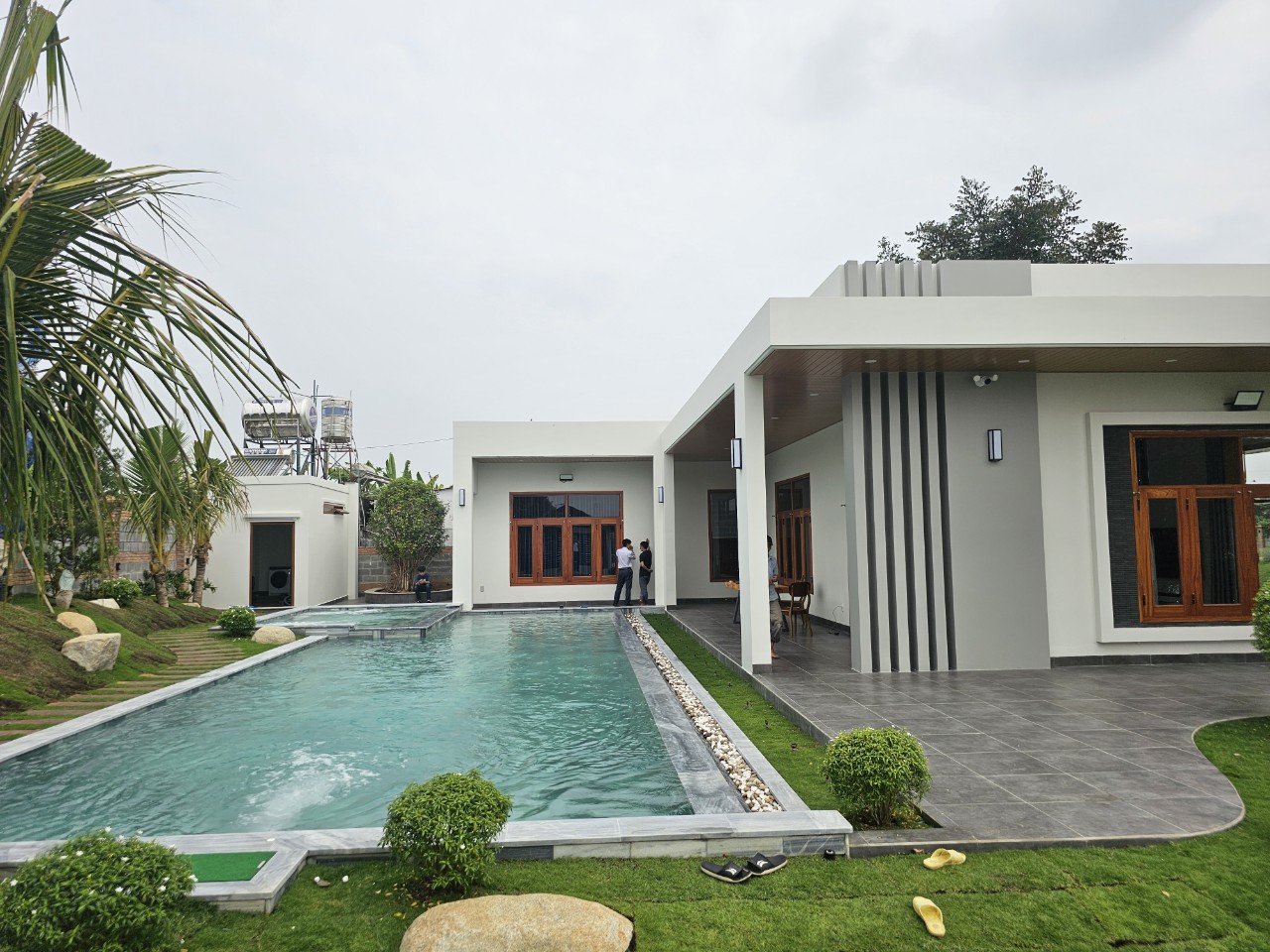 Thiết kế thi công bể bơi cho biệt thự - Thiết Kế Xây Dựng Hồ Bơi Phúc Hải - Công Ty TNHH Xây Dựng Thương Mại  Kỹ Thuật Phúc Hải