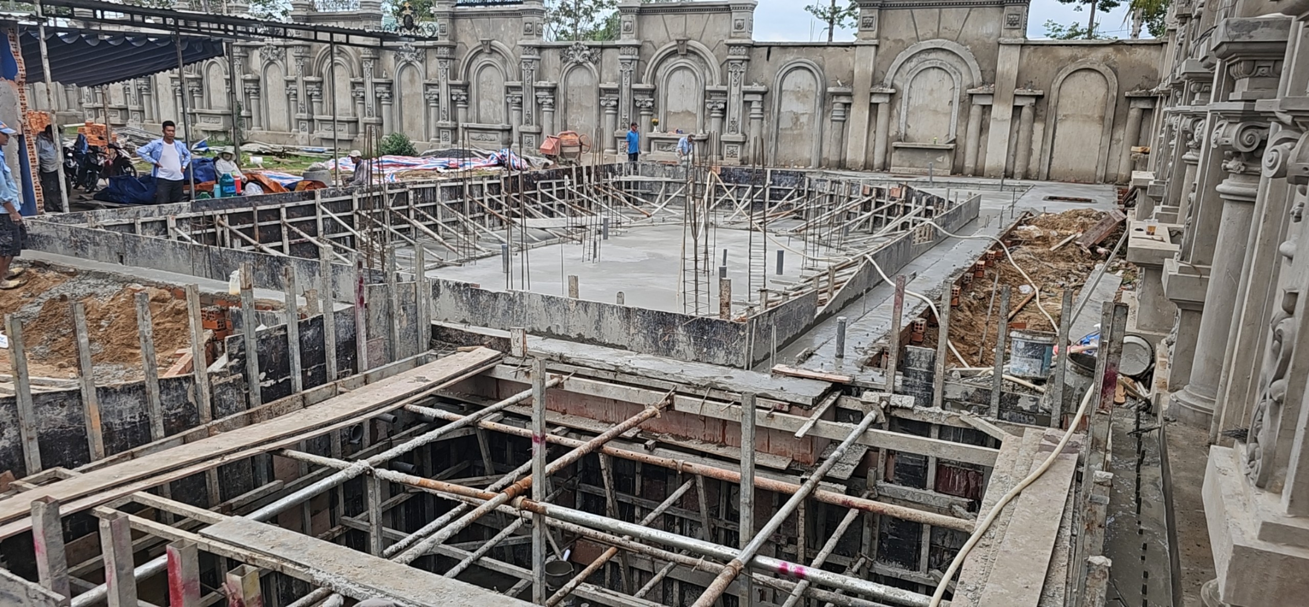 Thiết kế thi công bể bơi ngoài trời - Thiết Kế Xây Dựng Hồ Bơi Phúc Hải - Công Ty TNHH Xây Dựng Thương Mại  Kỹ Thuật Phúc Hải