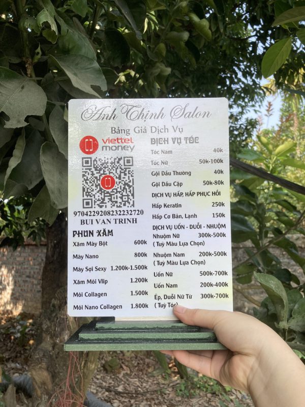 Bảng gỗ quét mã QR