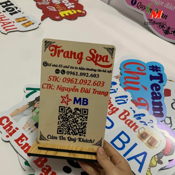 Bảng gỗ quét mã QR