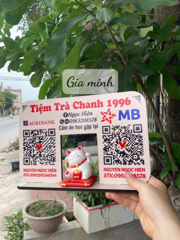 Bảng gỗ quét mã QR