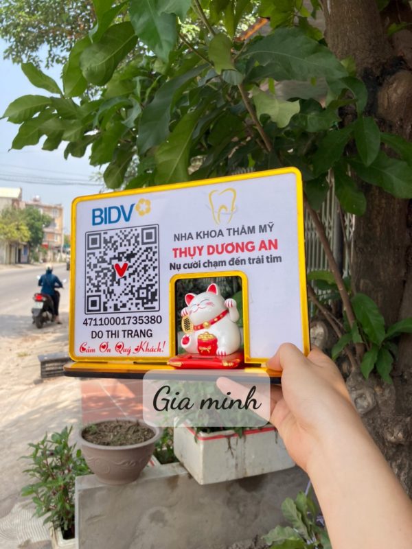 Bảng gỗ quét mã QR