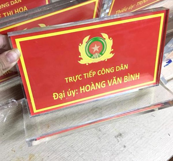 Bảng tên công an để bàn