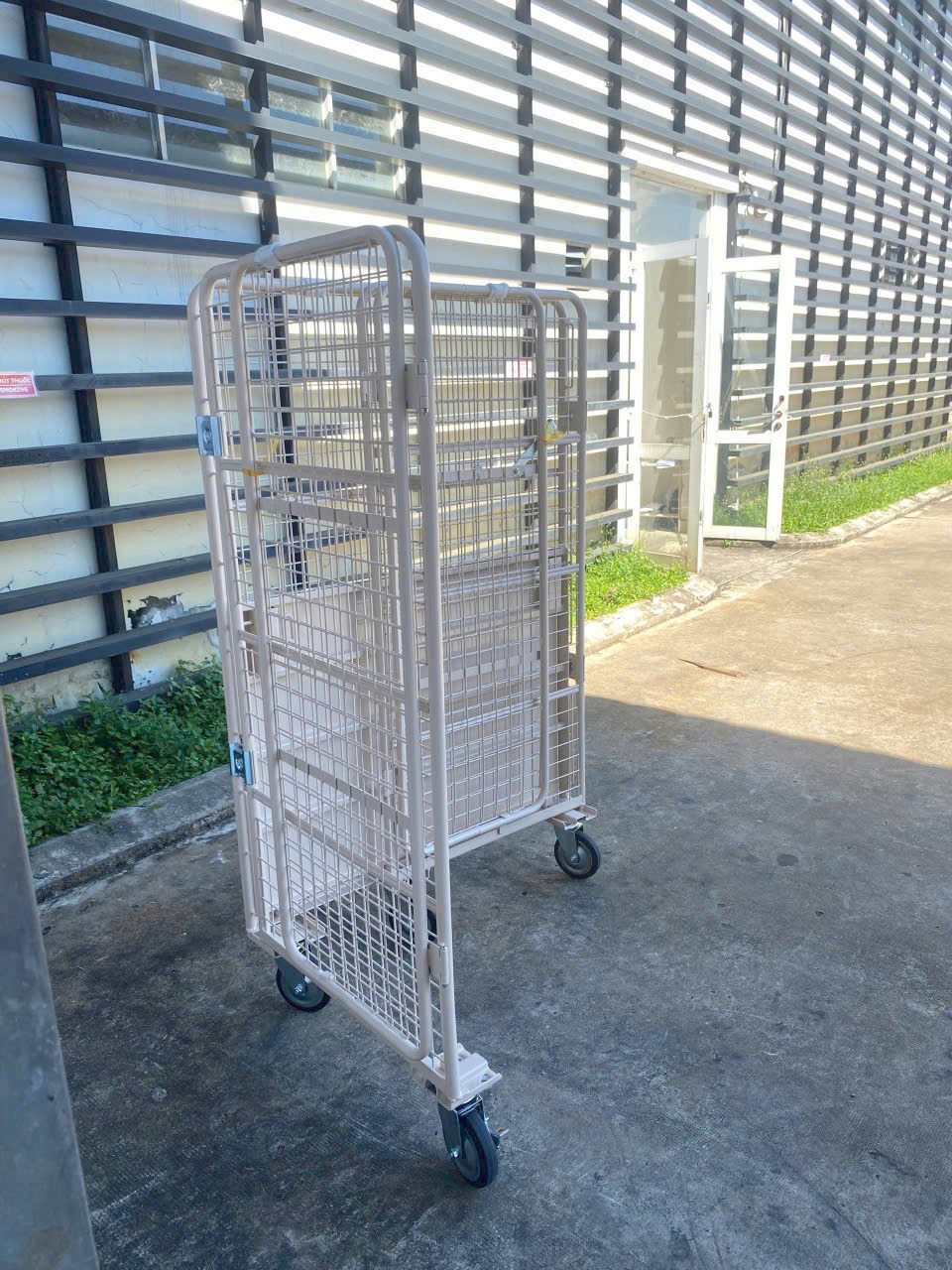 Xe đẩy lồng sắt xếp gọn