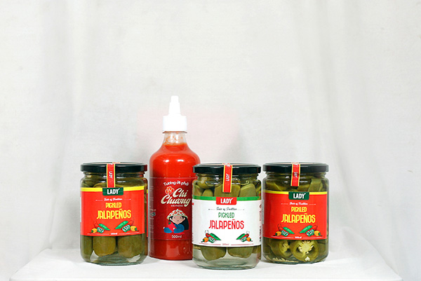 Tương ớt và ớt quả muối