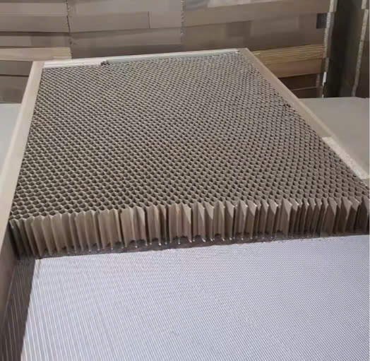 Giấy tổ ong làm cửa