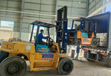 Cho thuê xe nâng 8 tấn - Cho Thuê Xe Cẩu Kato - Công Ty TNHH Xe Cẩu Như Phong