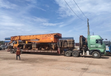 Đầu kéo chở hàng - Cho Thuê Xe Cẩu Kato - Công Ty TNHH Xe Cẩu Như Phong