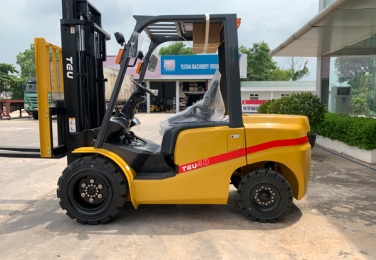 Cho thuê xe nâng 4 tấn - Cho Thuê Xe Cẩu Kato - Công Ty TNHH Xe Cẩu Như Phong