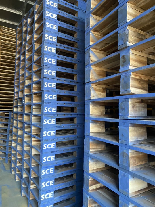 Pallet 4 hướng nâng theo tiêu chuẩn Mỹ